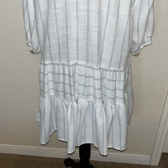 - Zara blue and white button front top/dress. 3/4 sleeves. Tiered loose fi… - Picture 4 of 11